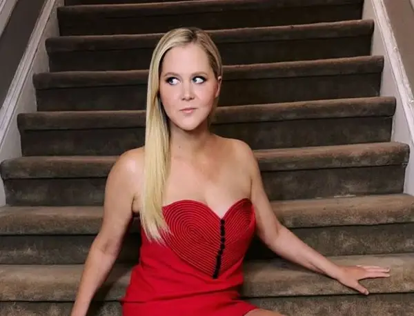 Фото: Ејми Шумер позира во костим за капење откако ослабе