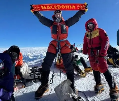 Промоција на поштенската марка „Кедев – 14 највисоки врвови“ во Порта Македонија