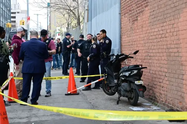 Бебе во количка застрелано во њујоршката населба Бруклин