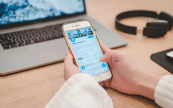 Падна X (Твитер): корисниците пријавуваат проблеми со најавување и „замрзнат“ фид