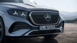 Фејслифтот му донесе на Мерцедес-Бенц ГЛЕ маска во стилот на новиот ГЛЦ