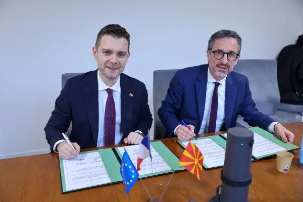 МАКЕДОНИЈА ФАКТОР НА СТАБИЛНОСТ: Муцунски и Адад, на средбата во Париз, се согласија дека е неопходно забрзување на евроинтеграцијата