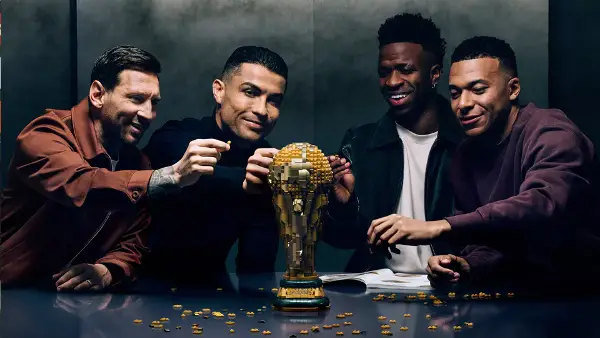 Фудбалски „дрим-тим“: Меси, Роналдо, Винициус и Мбапе во нова LEGO реклама!