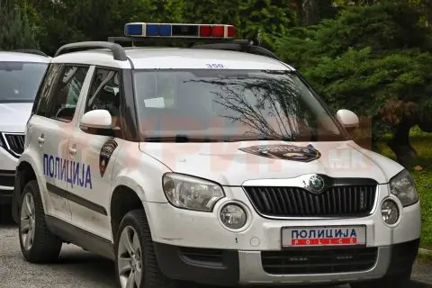 Полицаец тешко повреден во сообраќајна несреќа со службено возило