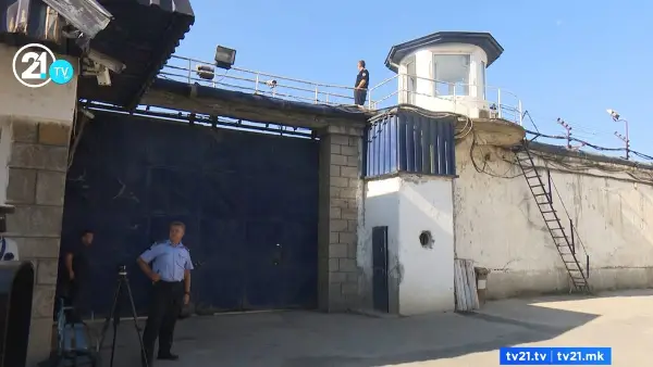 Осуденици се тепале во Идризово, еден e ранет и пренесен во болница