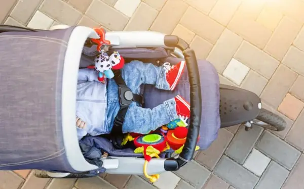 Заскитан куршум уби седуммесечно бебе во количка во Бруклин 