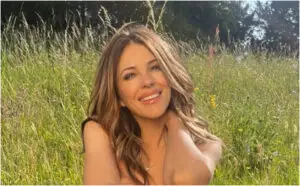 ФОТО | Елизабет Харли објави заводливи фотографии и ја откри тајната на виткото тело