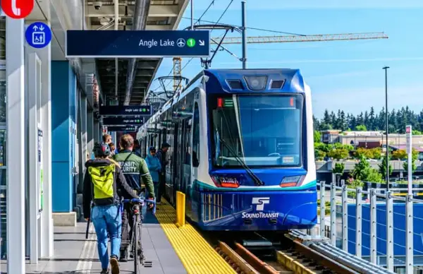 Се обидел да турне човек под воз- полицијата го пронашла и ќе го судат за обид за убиство (Вознемирувачко видео) 