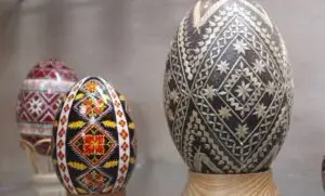(Фото ) Уметноста на украинските велигднески јајца-писанки