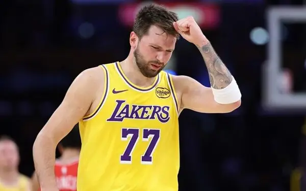 Лејкерси на -43 во Оклахома, Дончиќ се повреди