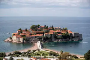 Враќање на симболот на луксузот: Свети Стефан се отвора по пет години „под клуч“