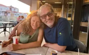 ФОТО | Игор Џамбазов пресреќен покрај сестра си од Америка: „Доаѓа како торнадо, си оди како пролетно ветренце“