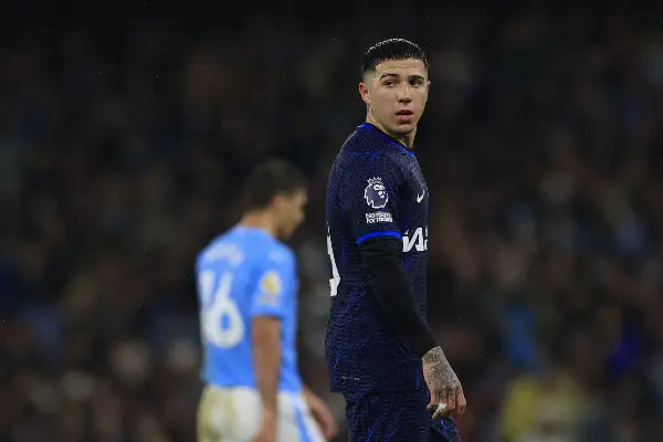 Челзи го суспендираше капитенот