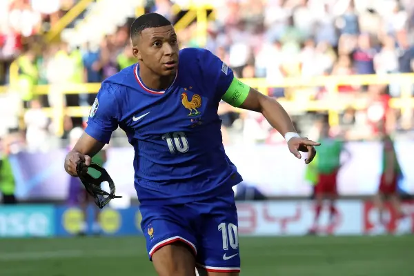 „Играм за луѓе кои мислат дека сум мајмун, ако не постигнам гол“