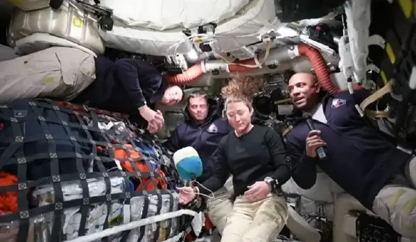 Како спијат астронаутите во „Орион“: Висат како лилјаци на патот кон Месечината