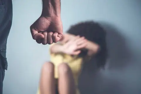 Татко физички ги малтретирал своите две малолетни деца