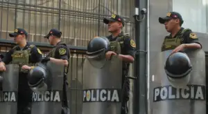 Еден навивач загина, 47 повредени на стадионот во Лима пред дербито