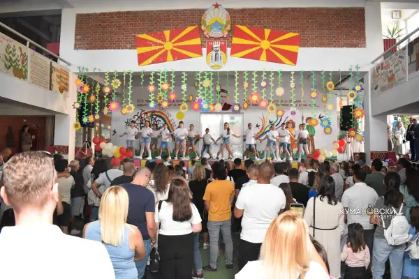 Пајак, Таско и Ди-џеј Боно на велигденски хуманитарен концерт во ООУ „Кочо Рацин“