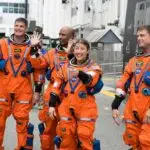 Што јадат астронаутите од мисијата Артемис, кои тргнаа кон Месечината и кои лични предмети ги понеле со себе