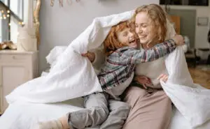 Психолог откри: Најсреќни деца се оние чии родители ги прават овие девет работи наутро