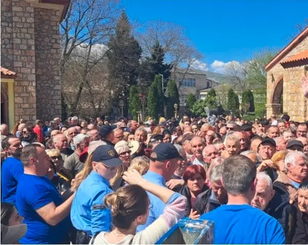 Хоас и турканици во Велес: Бесплатно се делеа 2.000 табли со јајца, полицијата спречуваше стампедо