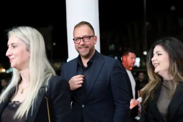 Љутков наместо плата дели ароганција