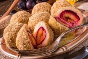 ФОТО | Рецепти за 3 најубави колачи од тетратката на баба: Во Југославија беа задолжителен дел од трпезата за секој празник