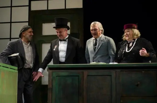 МНТ со наградуваната претстава „Народен Пратеник“ гостува во Велес и Пожаревац