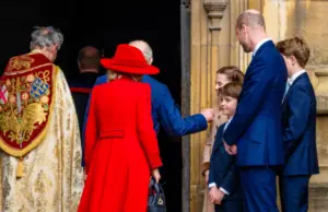 ФОТО | Го прекршил протоколот: Преслаткиот момент на кралот Чарлс и принцезата Шарлот пред црквата