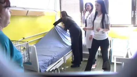 Средношколците од штипското текстилно училиште сошија посетелнини за Педијатрија