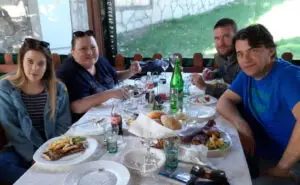 „Иако не му е биолошки син, татко ми го сака брат ми колку мене“: Нела Павловска се отвори за родителите Тања и Предраг