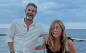 ФОТО | Љубовта им цвета – Џенифер Анистон објави редок приватен момент со нејзиниот партнер