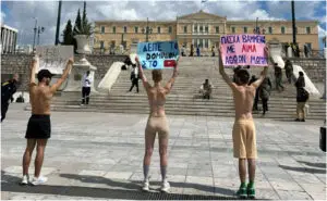 ФОТО | Вегани протестираа во Атина поради колењето јагниња за Велигден