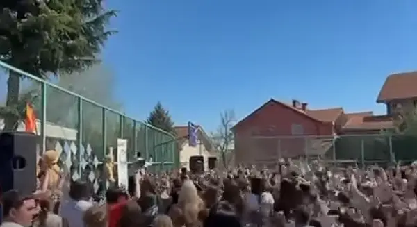 ЗНАМ демантира дека децата биле „принудени“ да ја пејат песната за Максим Димитриевски