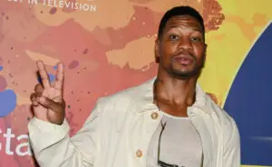 Настанал хаос на филмски сет – славен актер паднал низ прозорец, следел бран откази