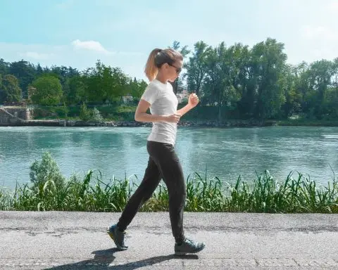 Пешачењето најлесен начин да ги изгубите вишокот килограми и да го чувате срцето од заболувања