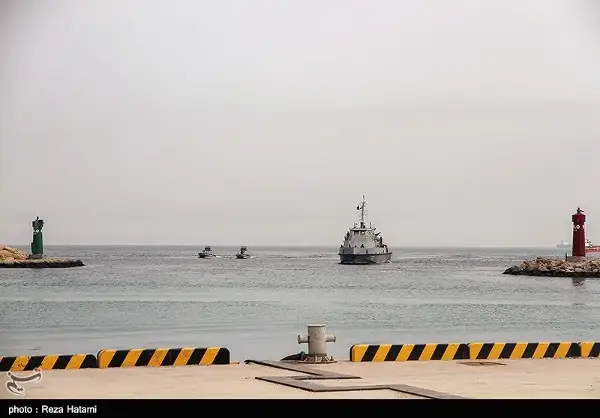 Нападнат е клучниот остров Харг, главен центар за извоз на нафта во Иран