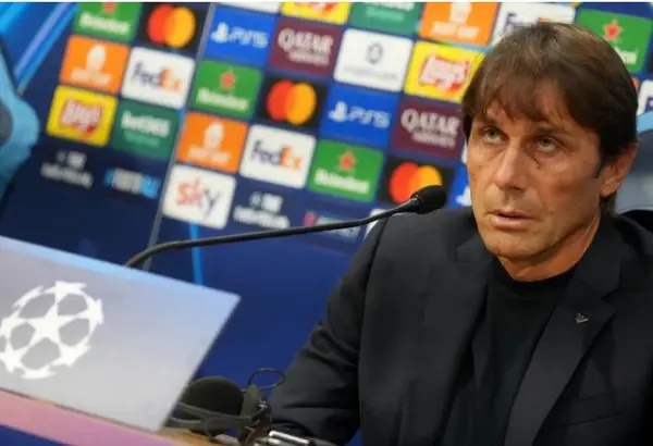 Koнте седнува на клупата на „Азурите“!