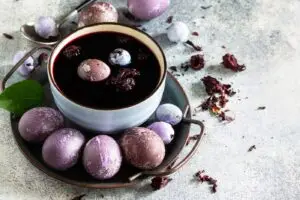 ФОТО | Три бои на јајца што мора да ги имате за Велигден – носат силна и моќна симболика