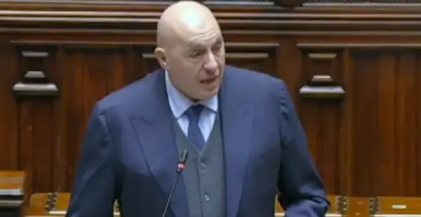 Италијанскиот министер за одбрана предупредува на нуклеарно лудило