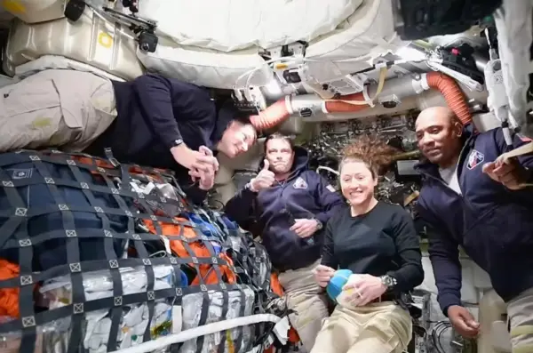 (Видео) Песни за будење во вселената: со што го почнуваат денот астронаутите на „Артемис II“