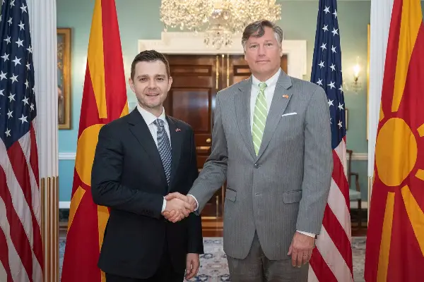 Средба на министерот Муцунски со заменик-државниот секретар Кристофер Ландау