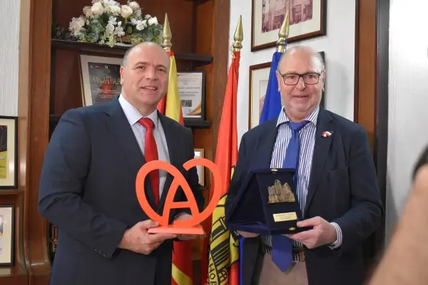 Нови ПВЦ прозорци и подобрени услови за подрачното училиште во Режановце (ВИДЕО)