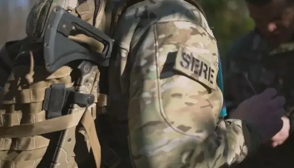 СОБОРЕНИОТ АМЕРИКАНСКИ ПИЛОТ ЈАДЕЛ ИНСЕКТИ И 36 ЧАСА СЕ КРИЕЛ ВО ИРАН: Елитна воена обука му го спасила животот (ВИДЕО)