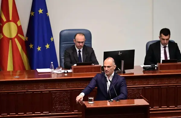 Филипче до Мицкоски: Граѓаните се соочуваат со егзистенцијални проблеми, зошто ги одбивате мерките на СДСМ