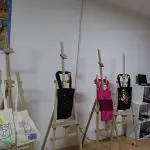 Изложба на апциклирана облека во Битола: Креативноста на младите во служба на одржливоста