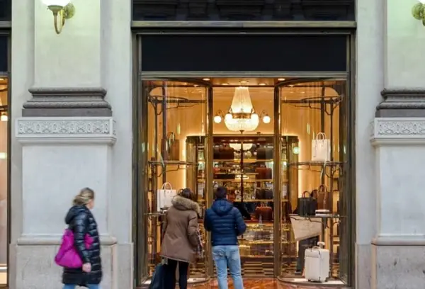 Супер богатите бегаат од Дубаи- Милано стана нова хит дестинација (ВИДЕО)