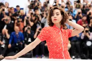 Обри Плаза го очекува своето прво дете со новиот партнер, една година по смртта на сопругот