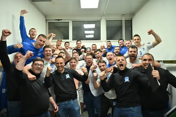 (Видео) Стрмљан е херојот на Охрид: Шампионот падна дома, Вардар трие раце! 