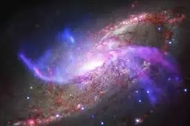 Две супермасивни црни дупки можеби се на работ на судир